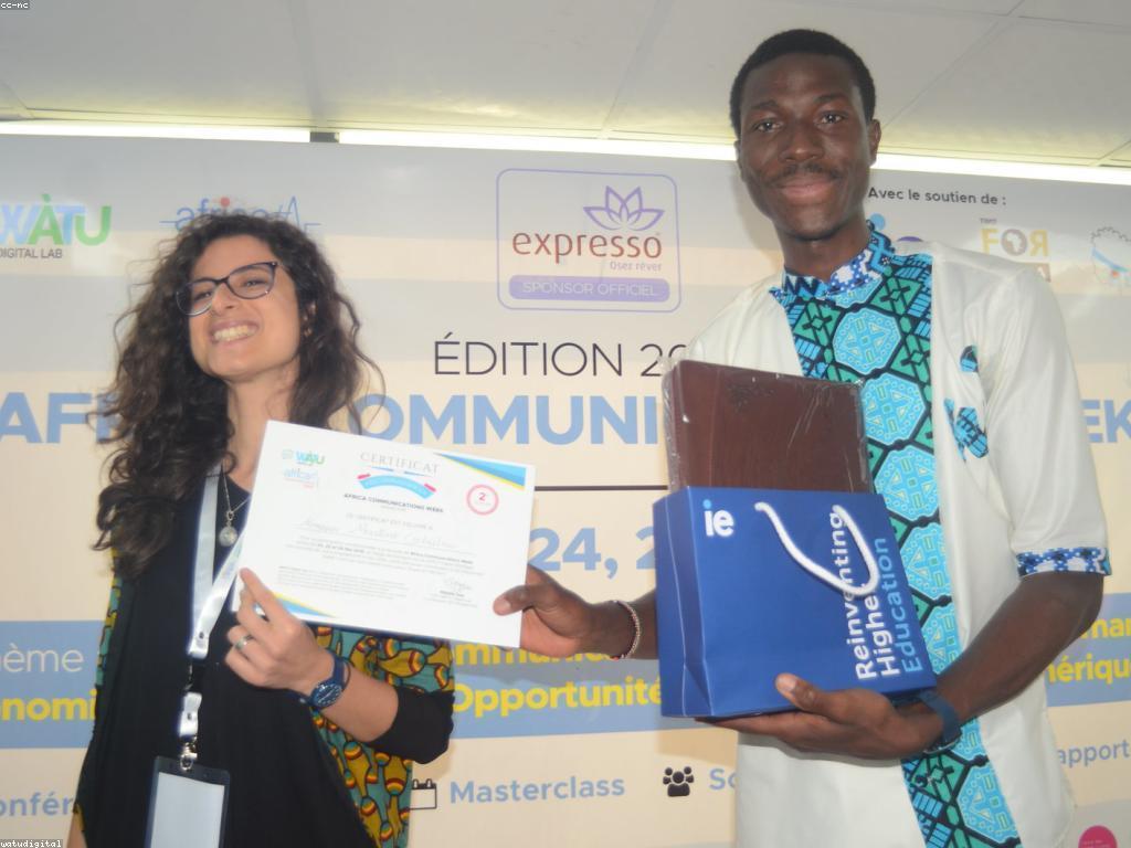 អត្ថិពលនៃព័ត៌មានស្លុតលើសង្គមសព្វថ្ងៃ